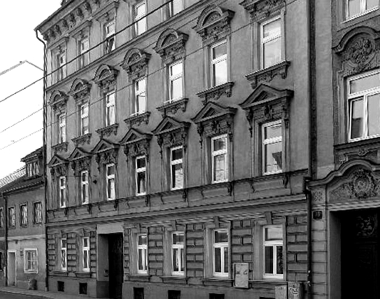 Adolf Hitler's mother Klara sells the family house in Leonding and moves in a flat at 31 Humboldtstraße in Linz